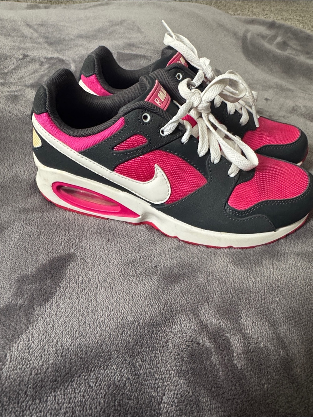 Nike Women's Black White and Pink Air-Visible Cushion Athletic Sneakers